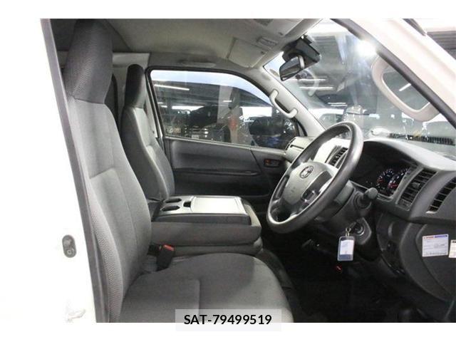 Toyota HIACE VAN 2018-08 8872300-26