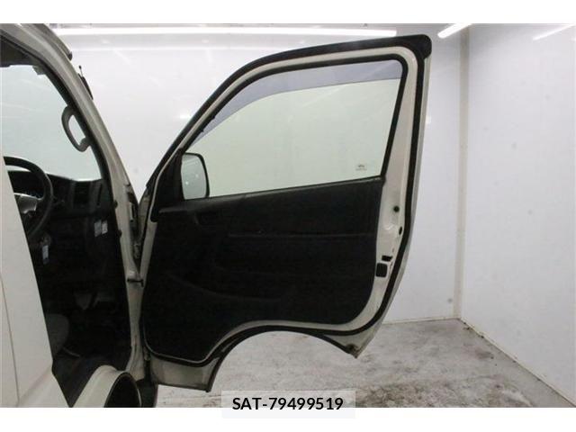 Toyota HIACE VAN 2018-08 8872300-27