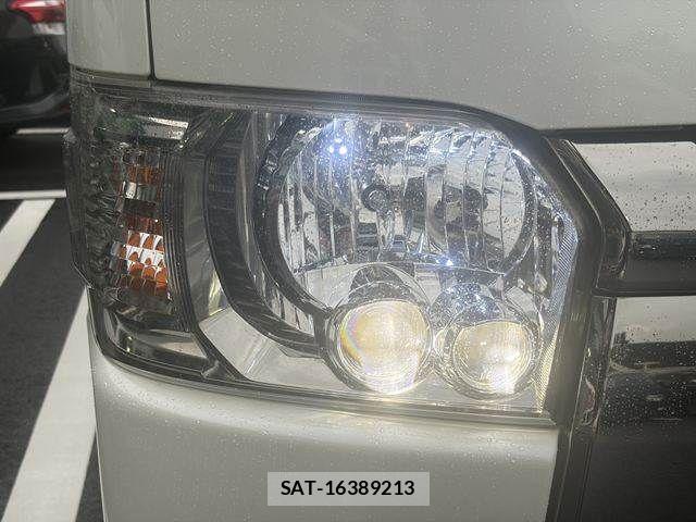 Toyota HIACE VAN 2017-04 8872293-11