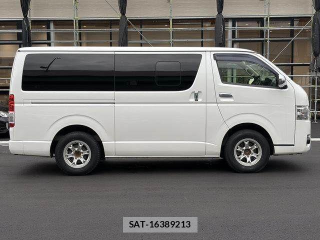 Toyota HIACE VAN 2017-04 8872293-16