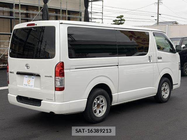 Toyota HIACE VAN 2017-04 8872293-17