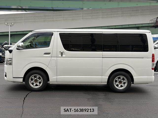 Toyota HIACE VAN 2017-04 8872293-20