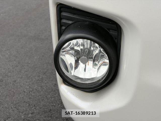 Toyota HIACE VAN 2017-04 8872293-23