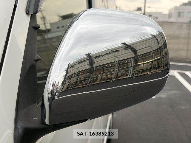 Toyota HIACE VAN 2017-04 8872293-26