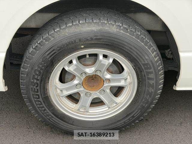 Toyota HIACE VAN 2017-04 8872293-27