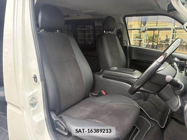 Toyota HIACE VAN 2017-04 8872293-7