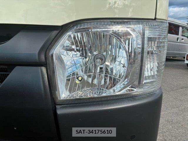 Toyota HIACE VAN 2020-07 8872294-25