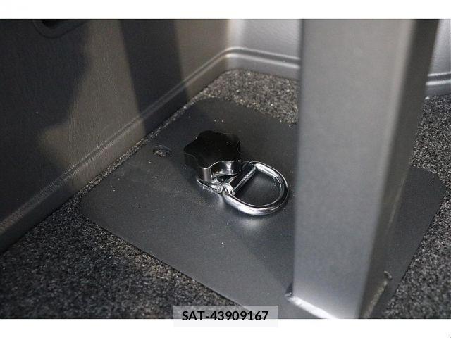 Toyota HIACE VAN 2025-01 8882645-18