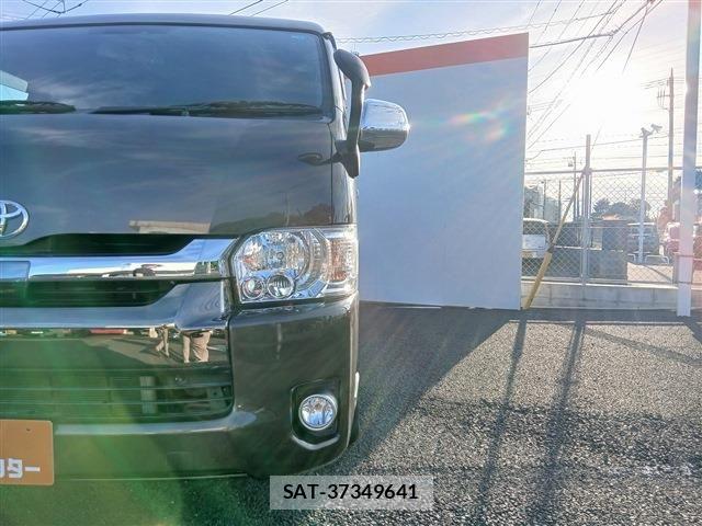 Toyota HIACE VAN 2019-03 8882655-11
