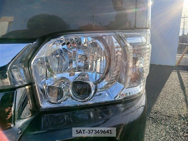 Toyota HIACE VAN 2019-03 8882655-12