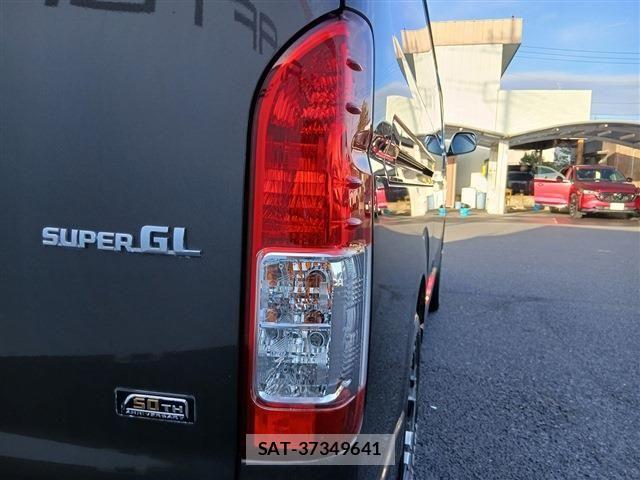 Toyota HIACE VAN 2019-03 8882655-13
