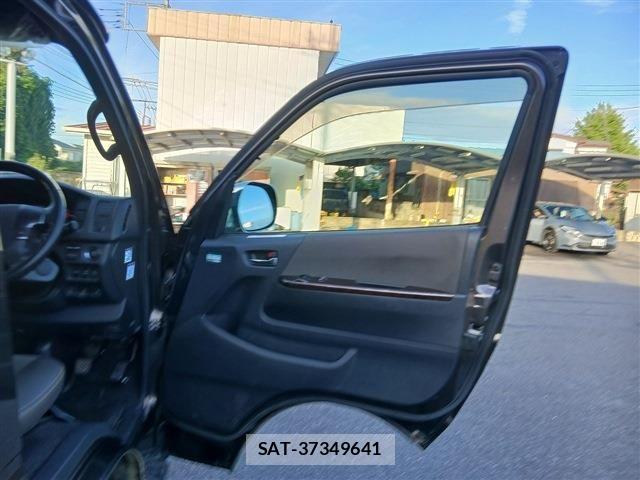 Toyota HIACE VAN 2019-03 8882655-24