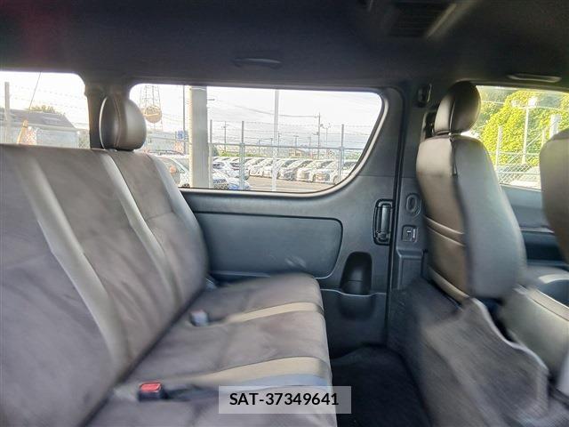 Toyota HIACE VAN 2019-03 8882655-25