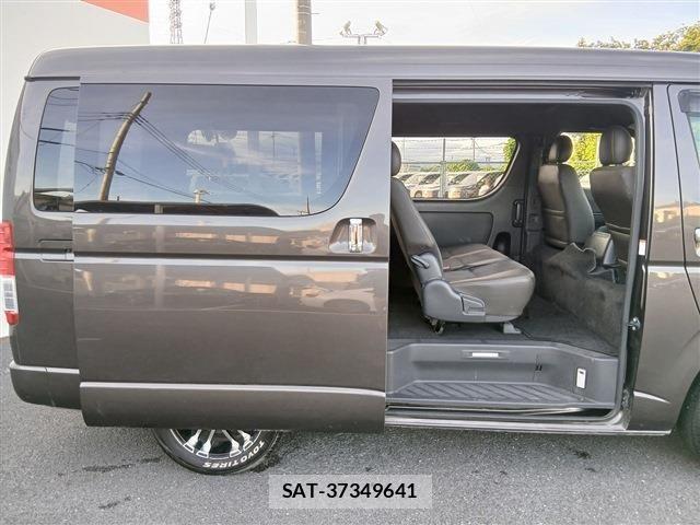 Toyota HIACE VAN 2019-03 8882655-26