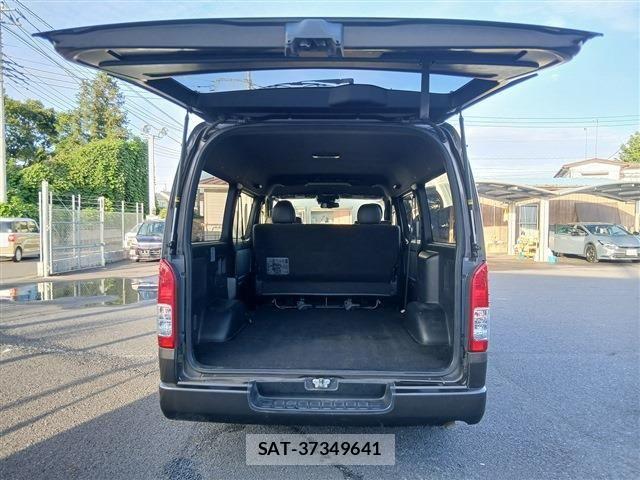 Toyota HIACE VAN 2019-03 8882655-27