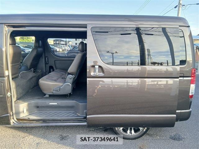 Toyota HIACE VAN 2019-03 8882655-29