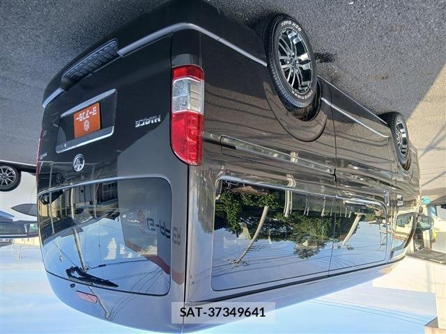Toyota HIACE VAN 2019-03 8882655-6