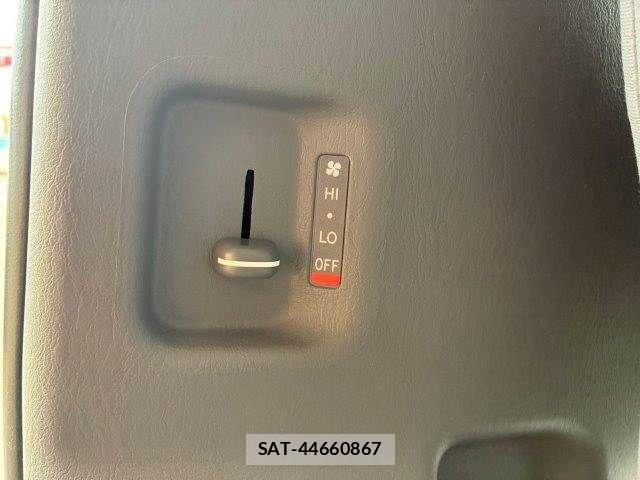 Toyota HIACE VAN 2007-11 8882664-9