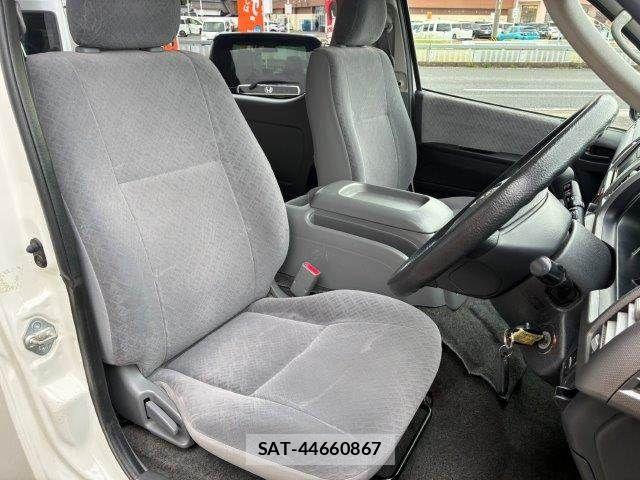 Toyota HIACE VAN 2007-11 8882664-11