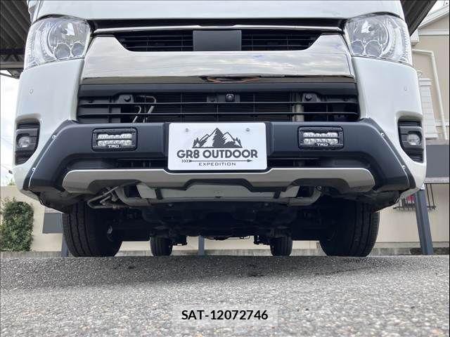 Toyota HIACE VAN 2024-03 8882648-24