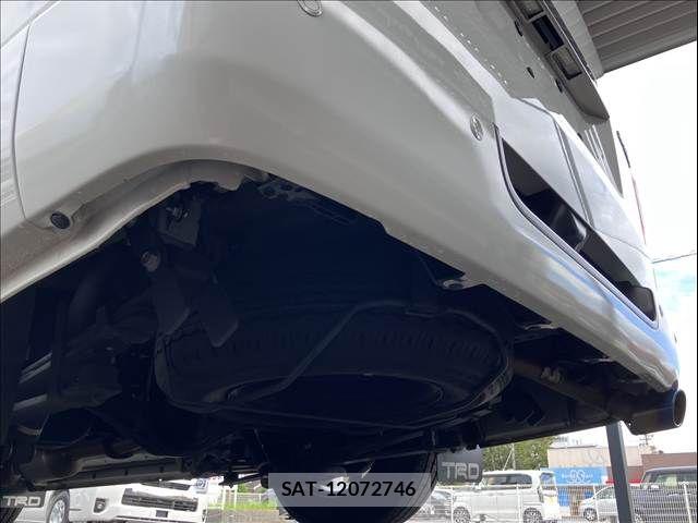 Toyota HIACE VAN 2024-03 8882648-25