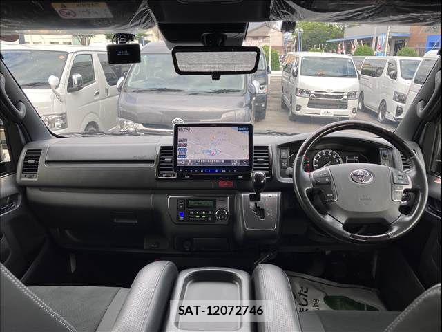 Toyota HIACE VAN 2024-03 8882648-3