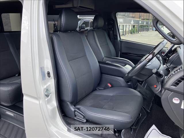 Toyota HIACE VAN 2024-03 8882648-6