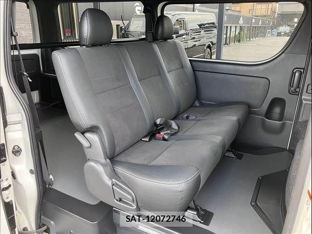 Toyota HIACE VAN 2024-03 8882648-7