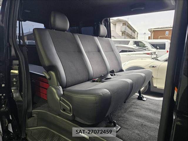 Toyota HIACE VAN 2023-02 8882653-9