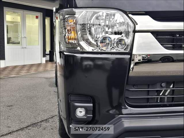 Toyota HIACE VAN 2023-02 8882653-4