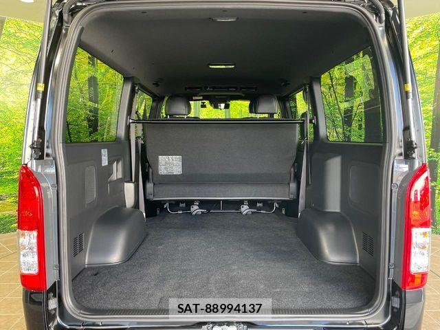 Toyota HIACE VAN 2025-03 8882647-9