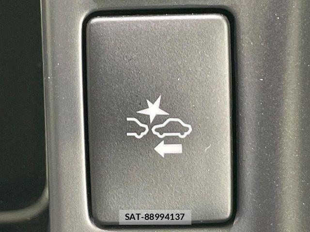 Toyota HIACE VAN 2025-03 8882647-4