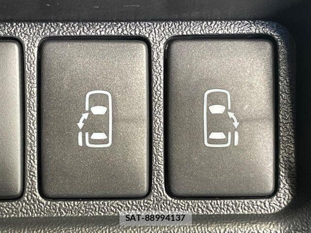 Toyota HIACE VAN 2025-03 8882647-5