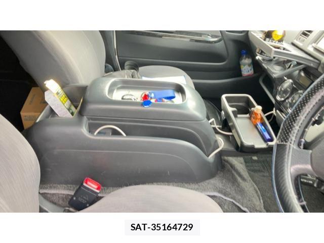 Toyota HIACE VAN 2011-06 8882668-22