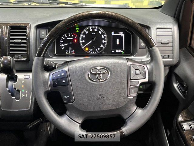 Toyota HIACE VAN 2023-12 8882649-10