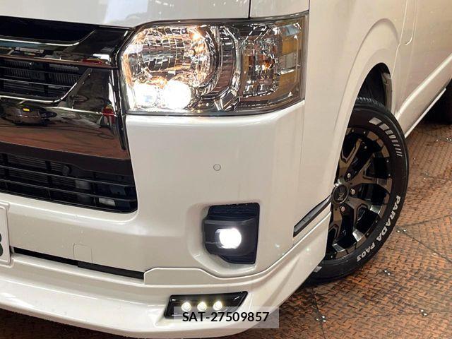 Toyota HIACE VAN 2023-12 8882649-11