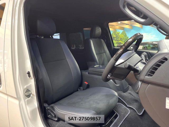 Toyota HIACE VAN 2023-12 8882649-7