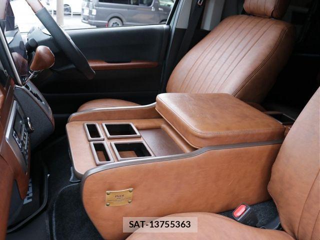 Toyota HIACE VAN 2024-01 8882643-2