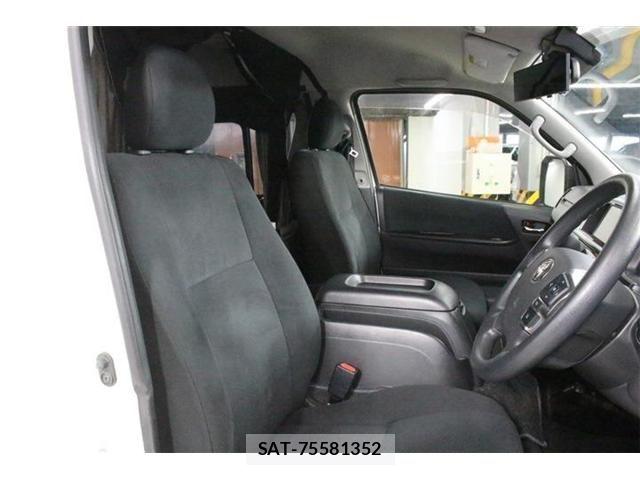 Toyota HIACE VAN 2020-10 8882661-27