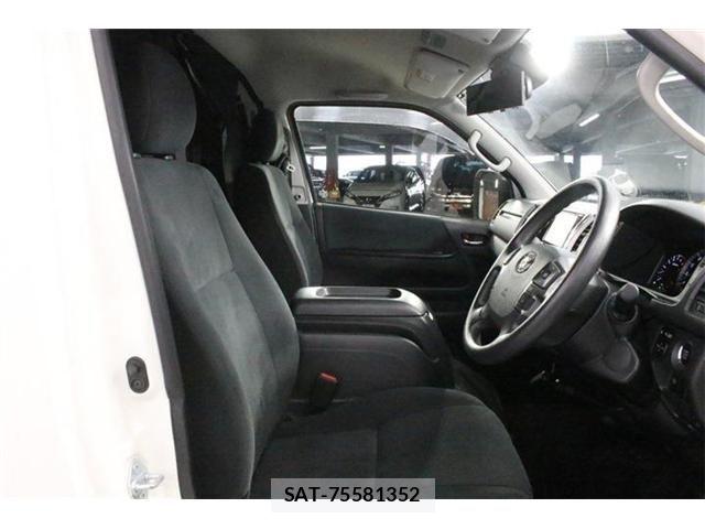 Toyota HIACE VAN 2020-10 8882661-29