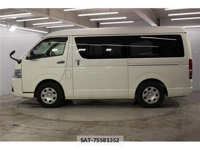 Toyota HIACE VAN 2020-10 8882661-7