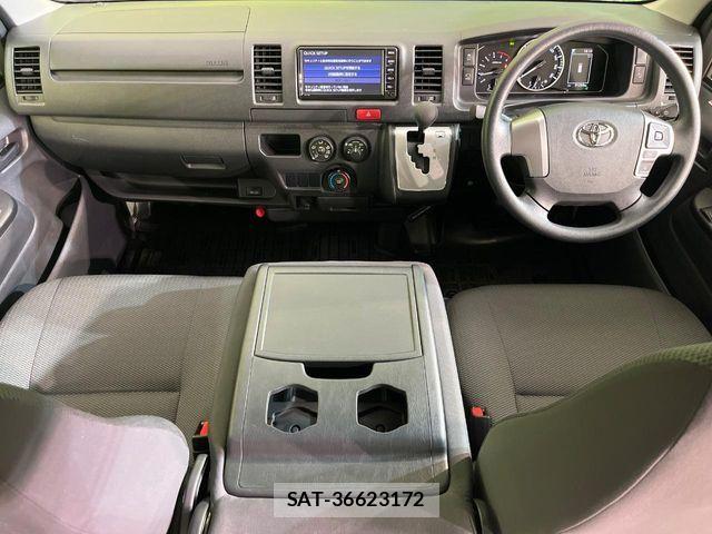 Toyota HIACE VAN 2025-04 8882658-1