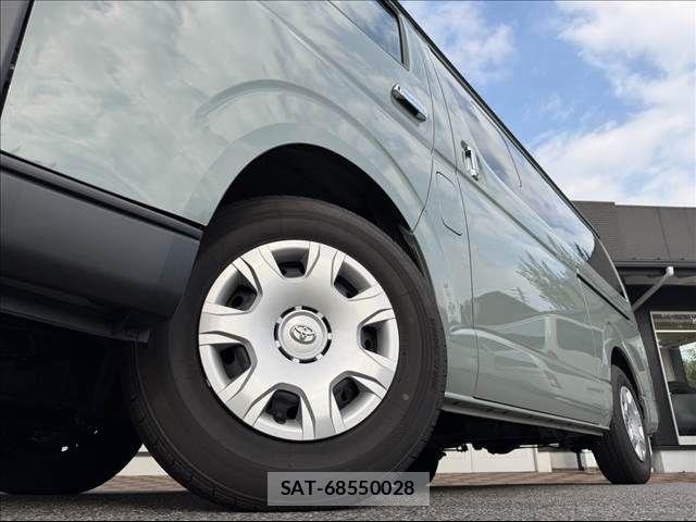 Toyota HIACE VAN 2025-03 8882650-9