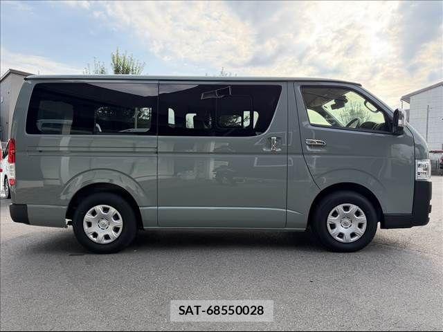 Toyota HIACE VAN 2025-03 8882650-12