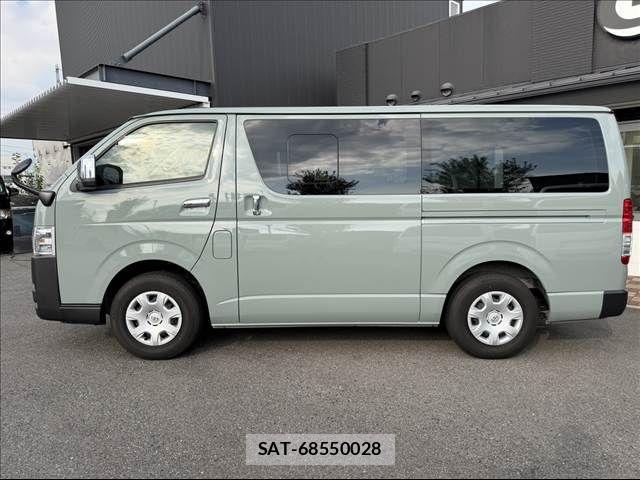 Toyota HIACE VAN 2025-03 8882650-13