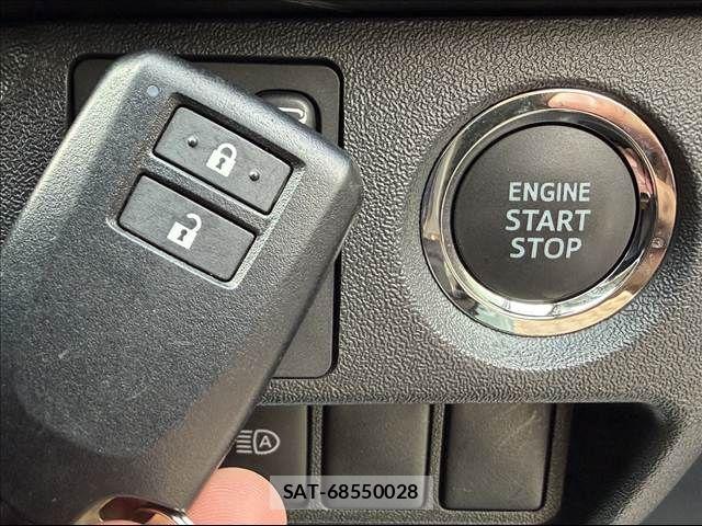Toyota HIACE VAN 2025-03 8882650-18