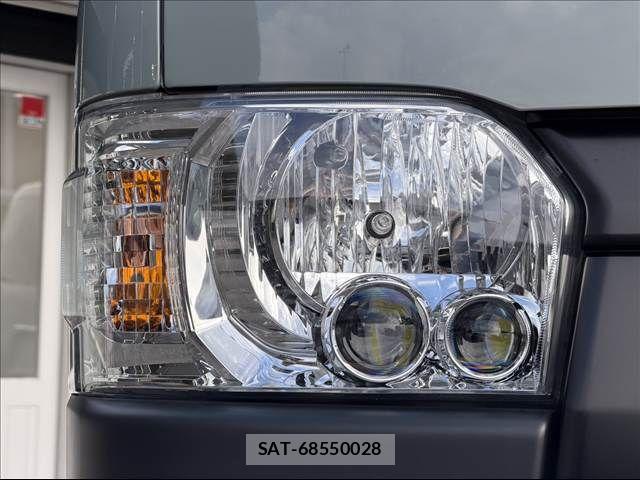 Toyota HIACE VAN 2025-03 8882650-20