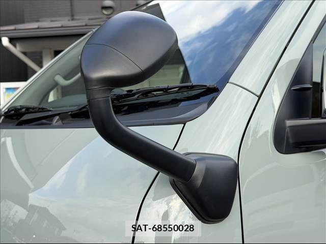 Toyota HIACE VAN 2025-03 8882650-27