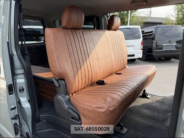 Toyota HIACE VAN 2025-03 8882650-7
