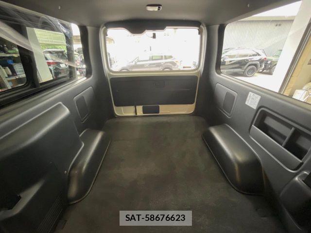 Toyota HIACE VAN 2023-02 8882657-9